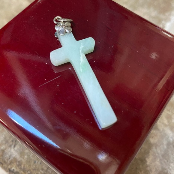 GENUINE NATURAL JADE Cross Pendant Set in Silver - Picture 7 of 9